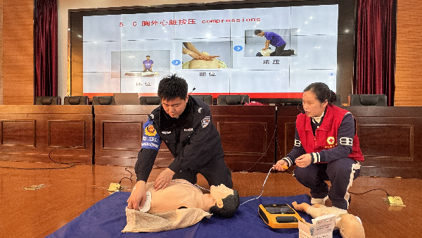 公安干警救护培训—AED演练.png