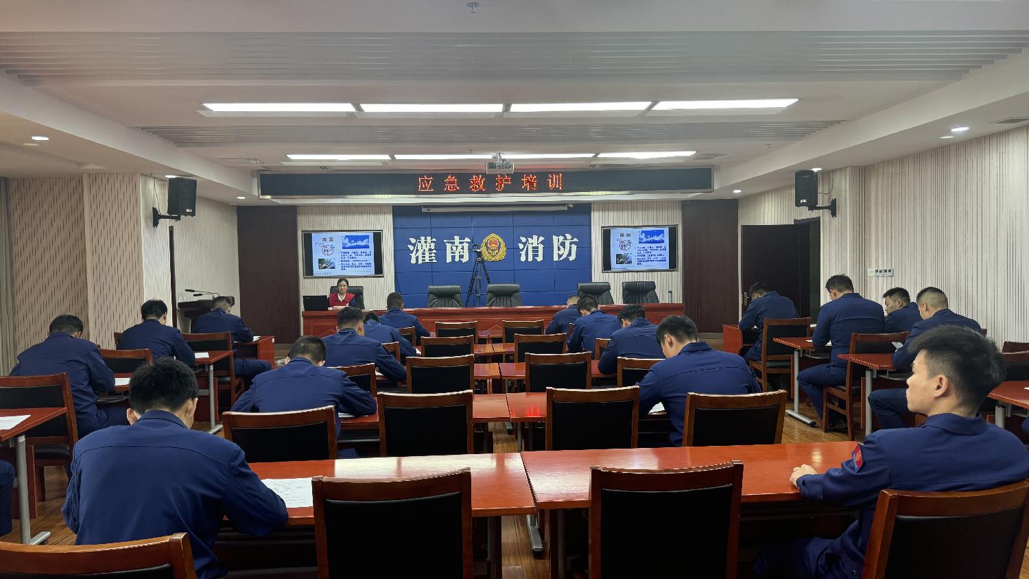 消防队救护培训4.jpg