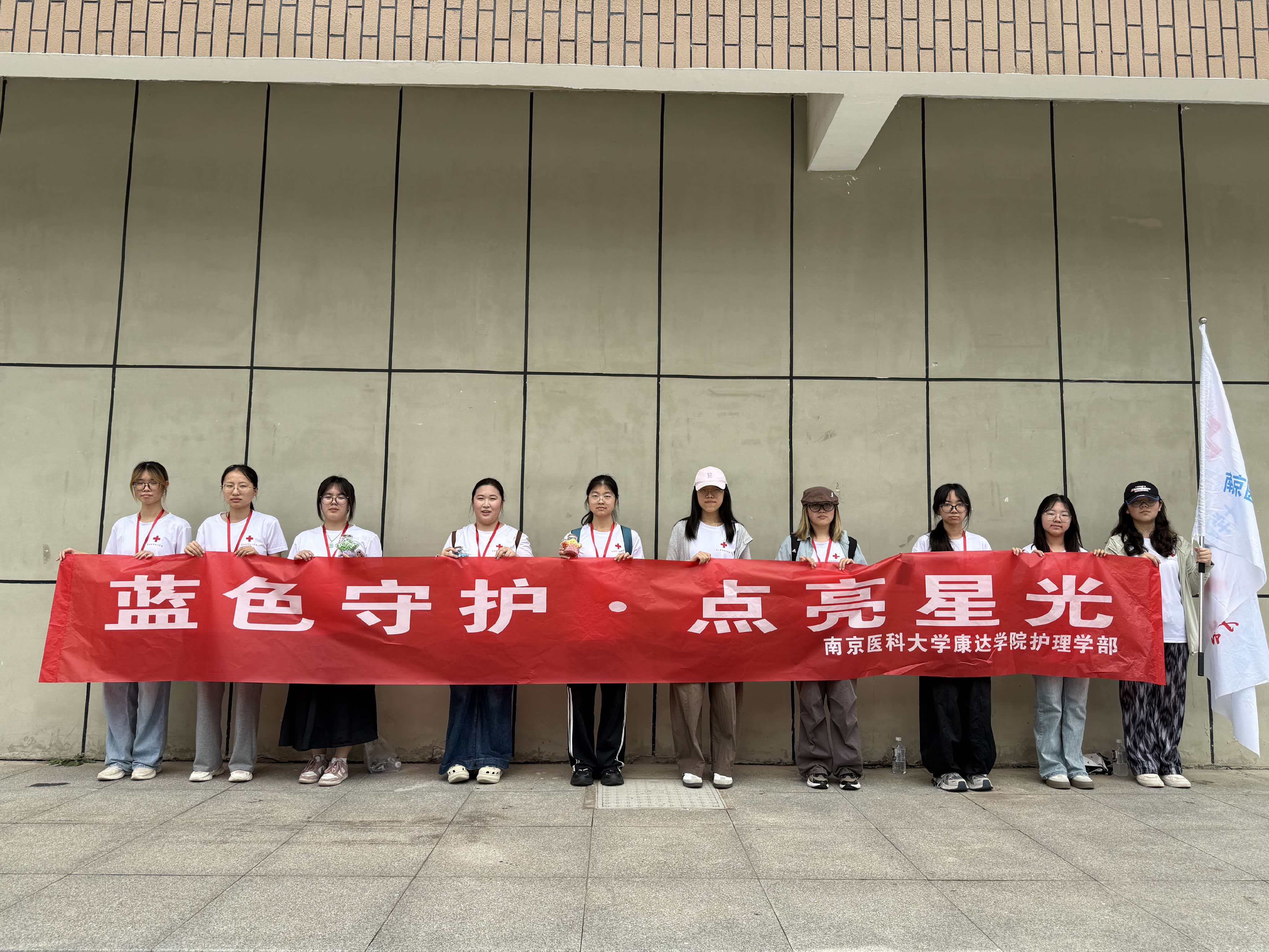 志愿者合影.jpg