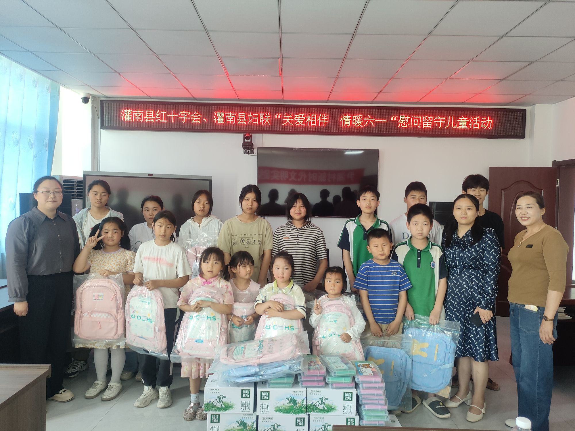 妇联 红会 庆六一2_副本.jpg