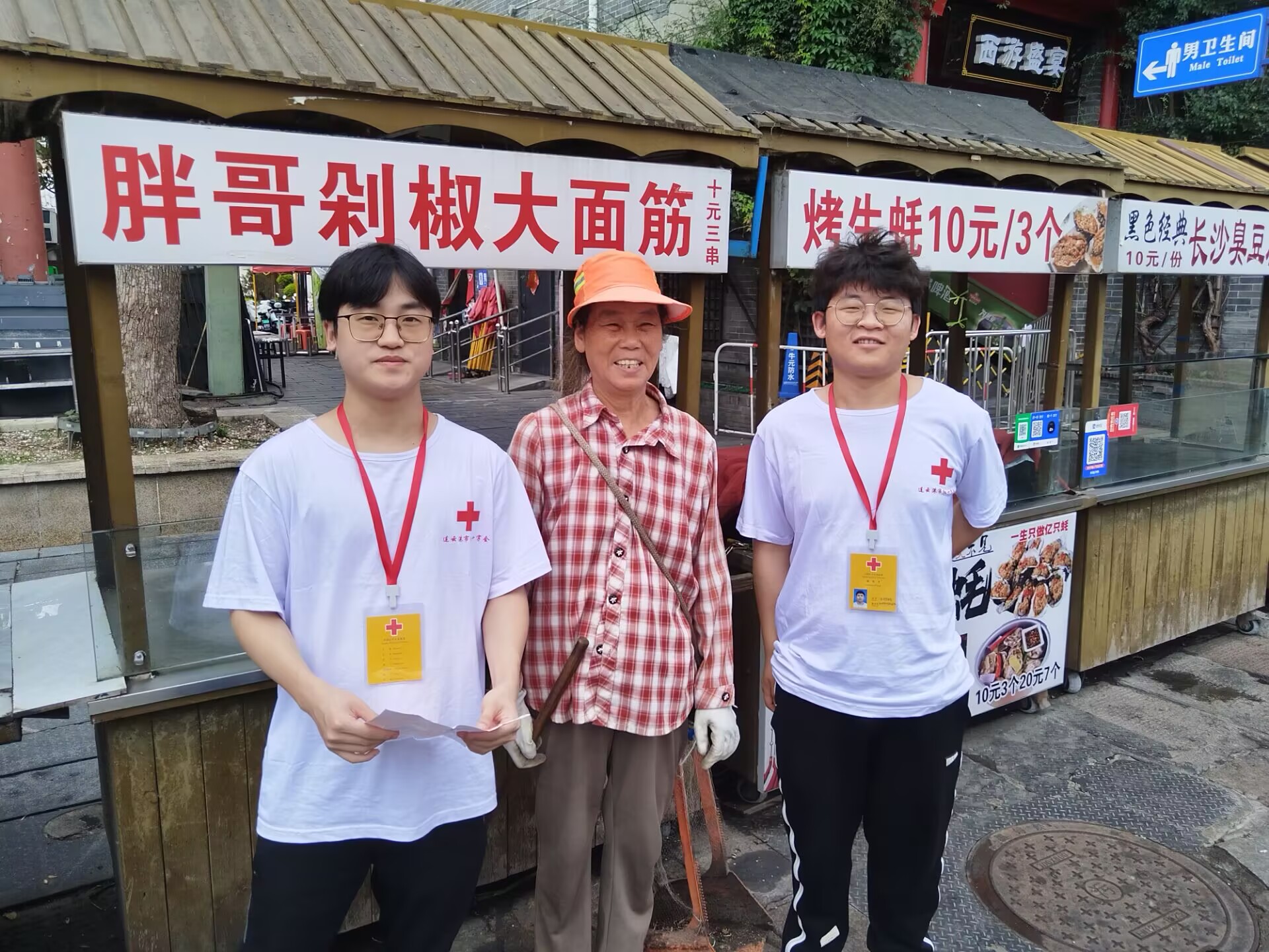 阿姨讲解.jpg