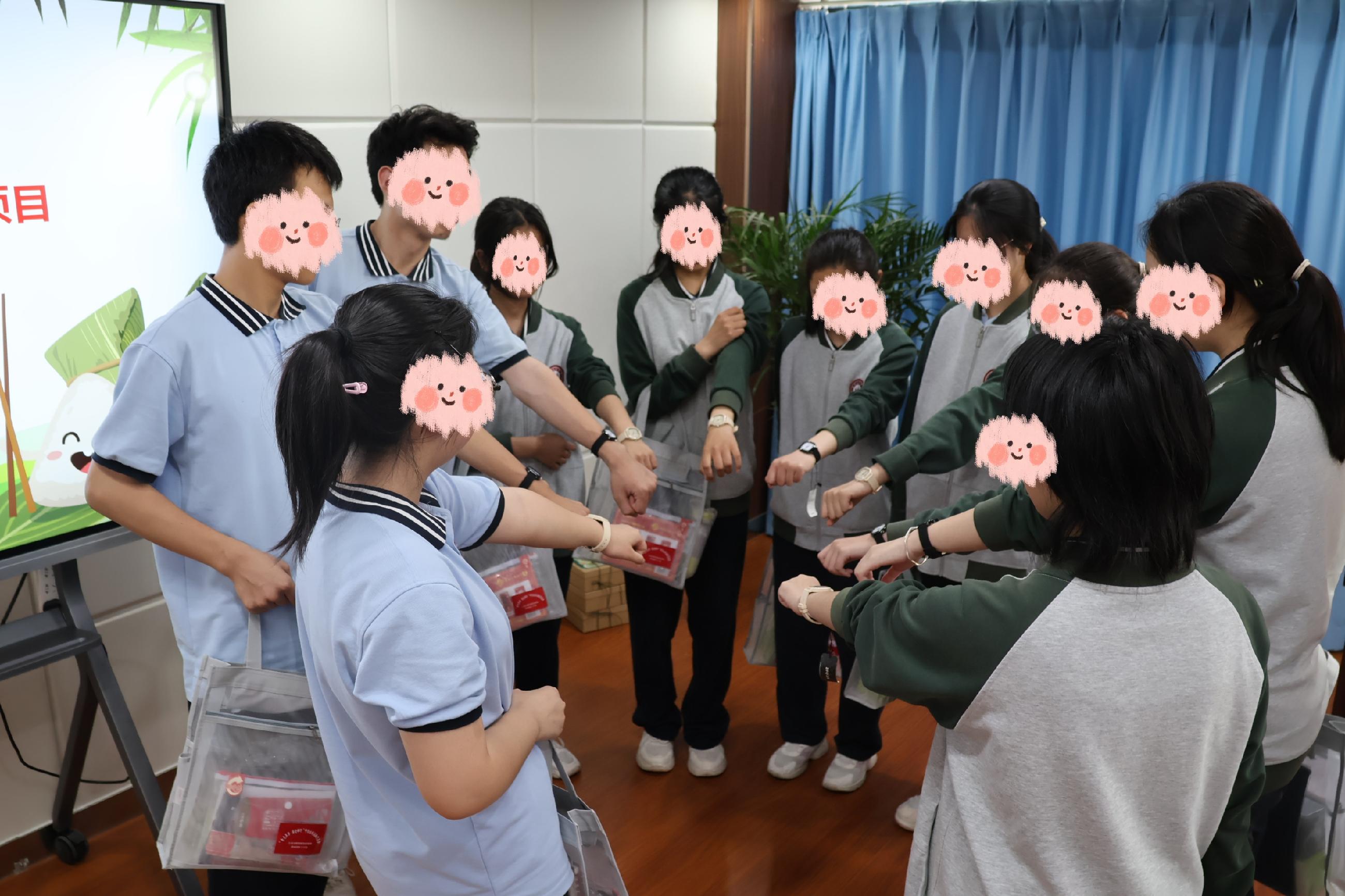 金灌助学学生手表.jpg