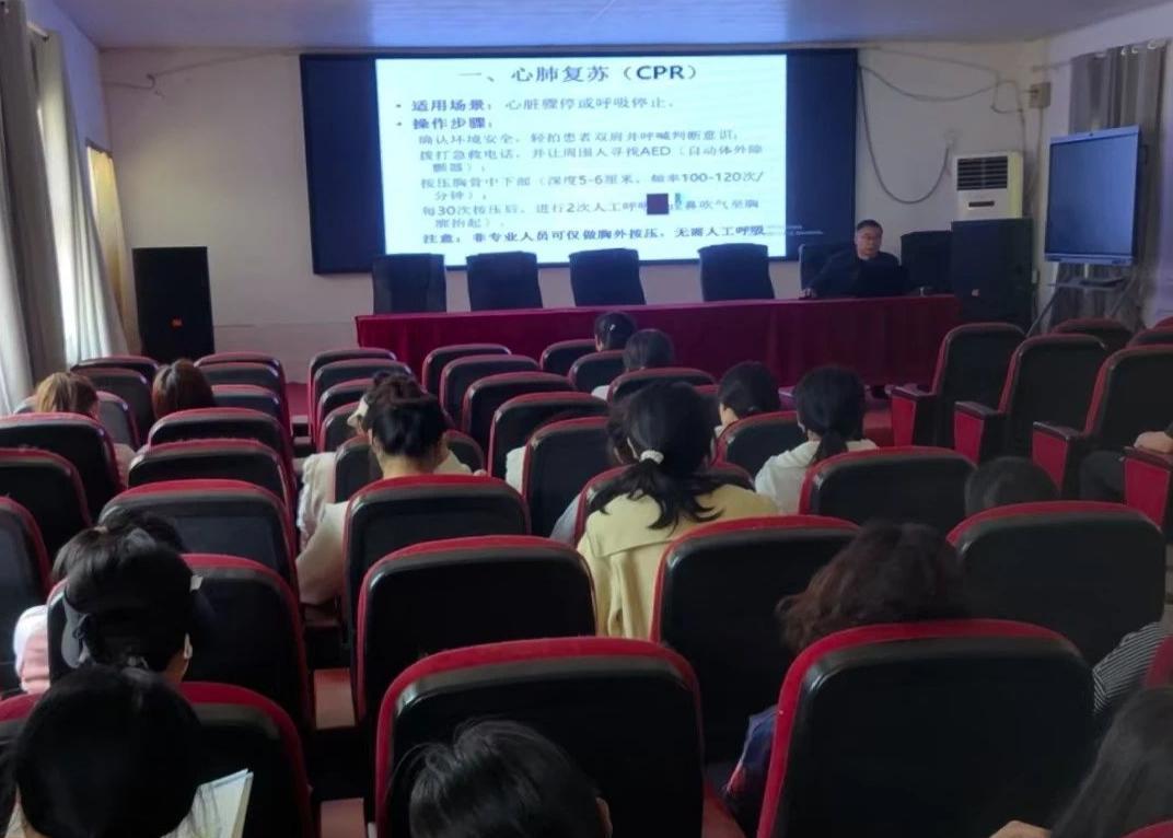 六塘小学救护培训.jpg