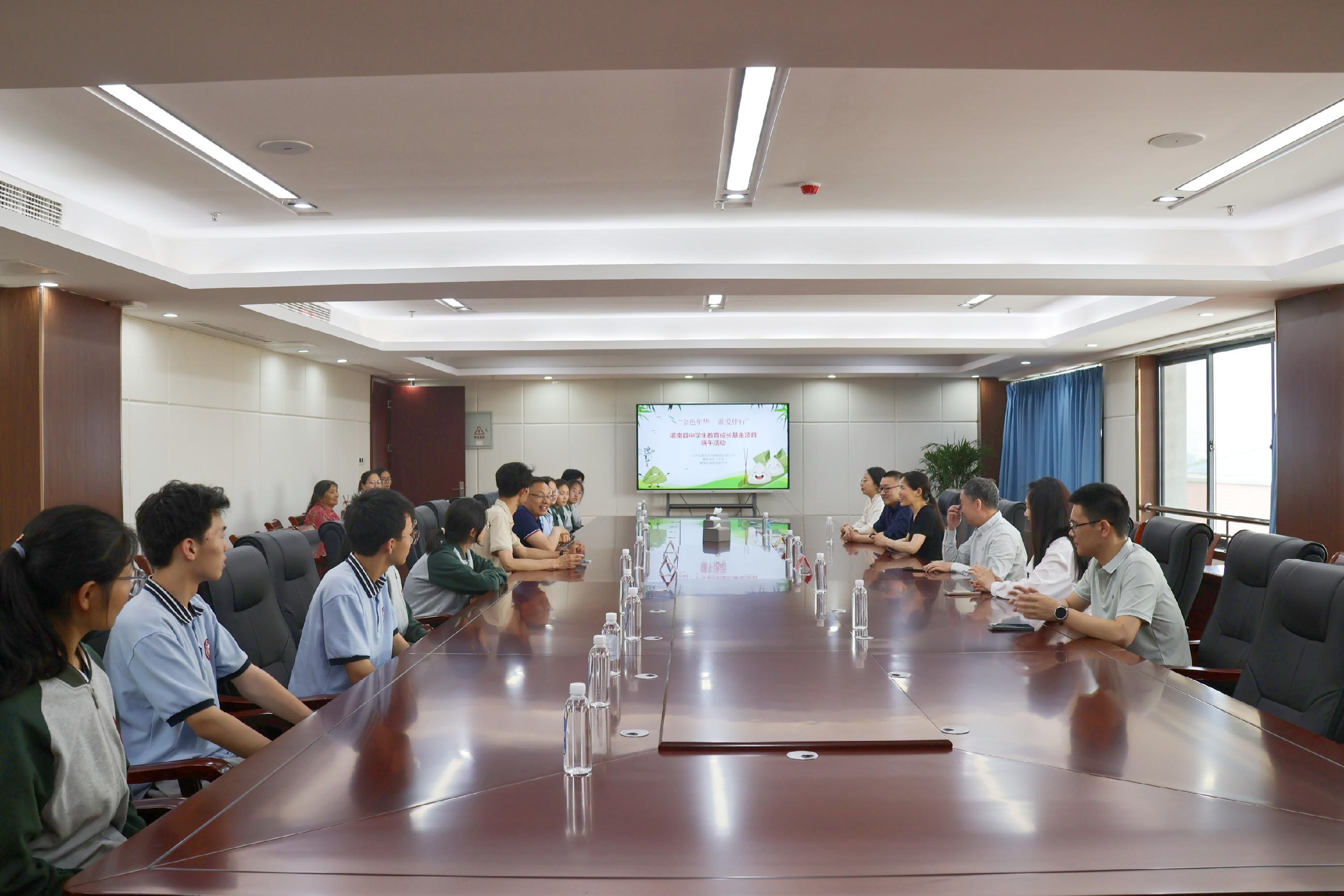 金灌端午助学会场.jpg