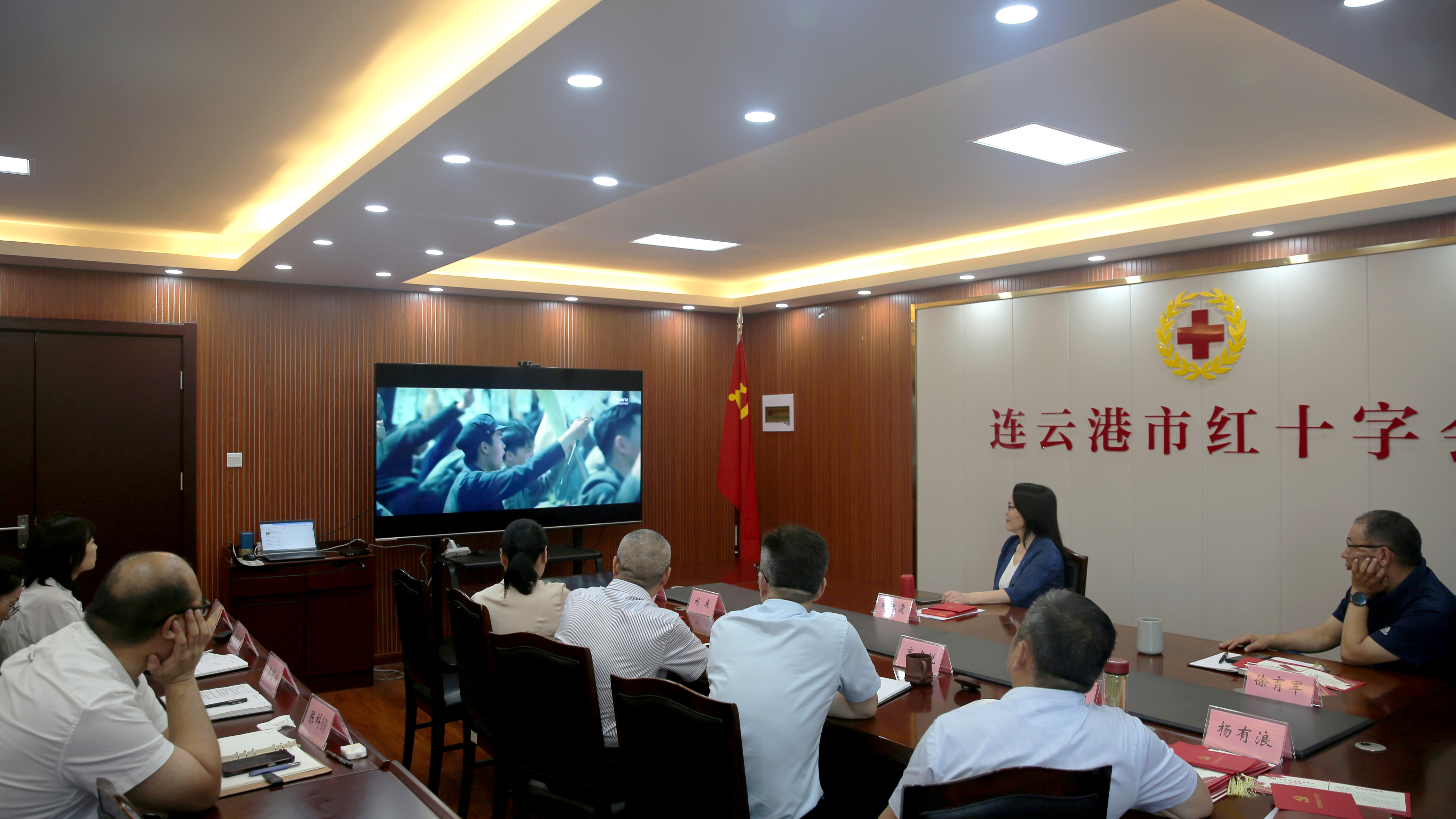 一场红色观影.jpg