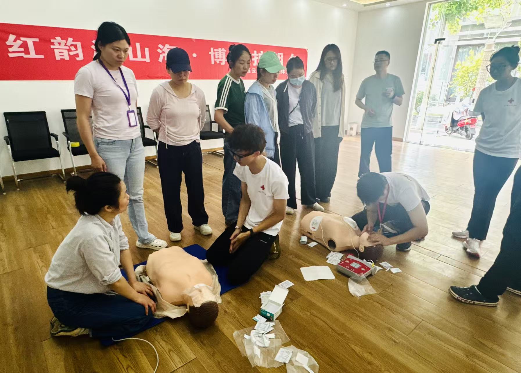 (照片2)河滨社区博爱家园开展心肺复苏(CPR)急救科普活动.jpg