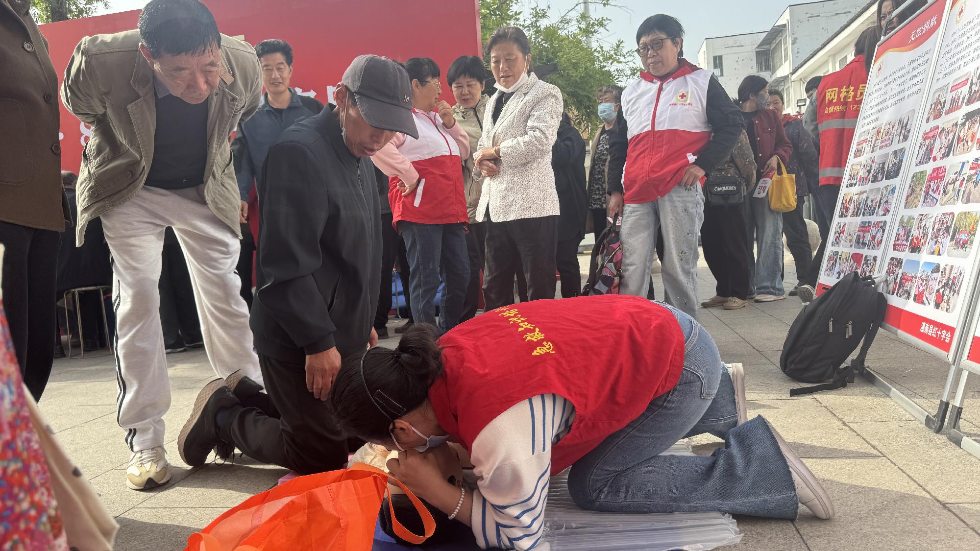 灌南红十字日活动培训9.jpg