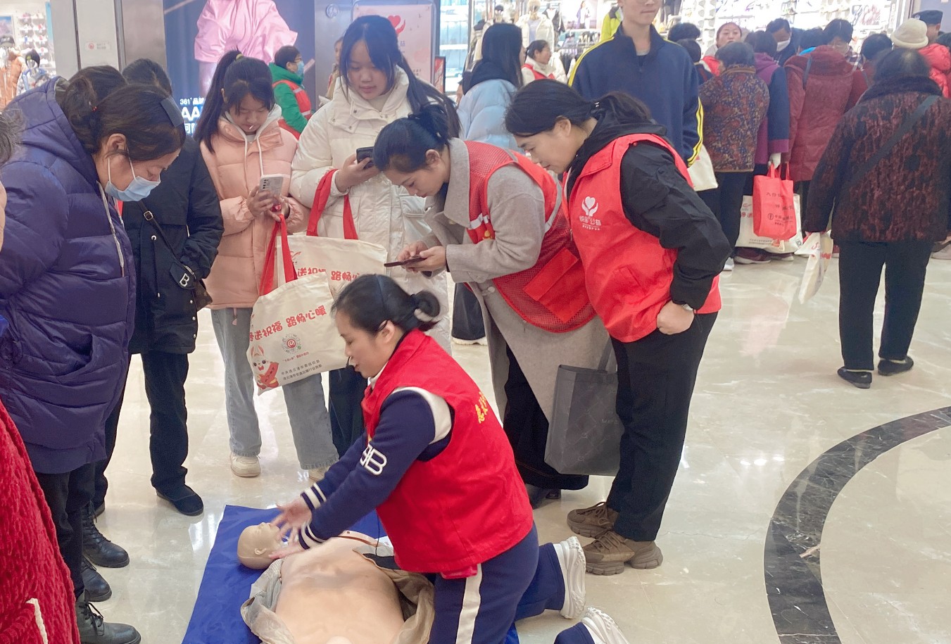 20241205国际红十字日志愿服务4_副本.jpg