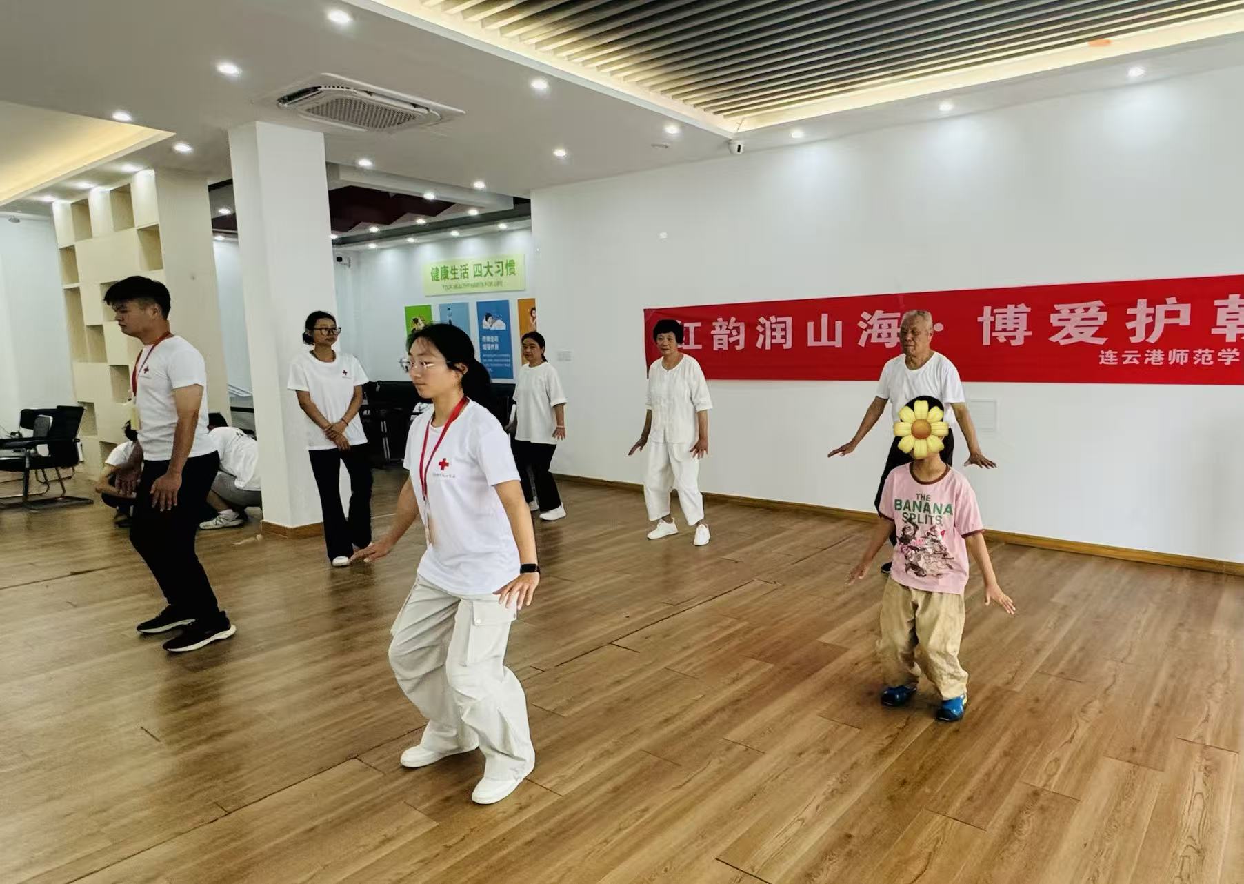 市17：“红韵润山海 博爱护朝夕”志愿服务队走进河滨社区开展八段锦公益教学活动照片1.jpg