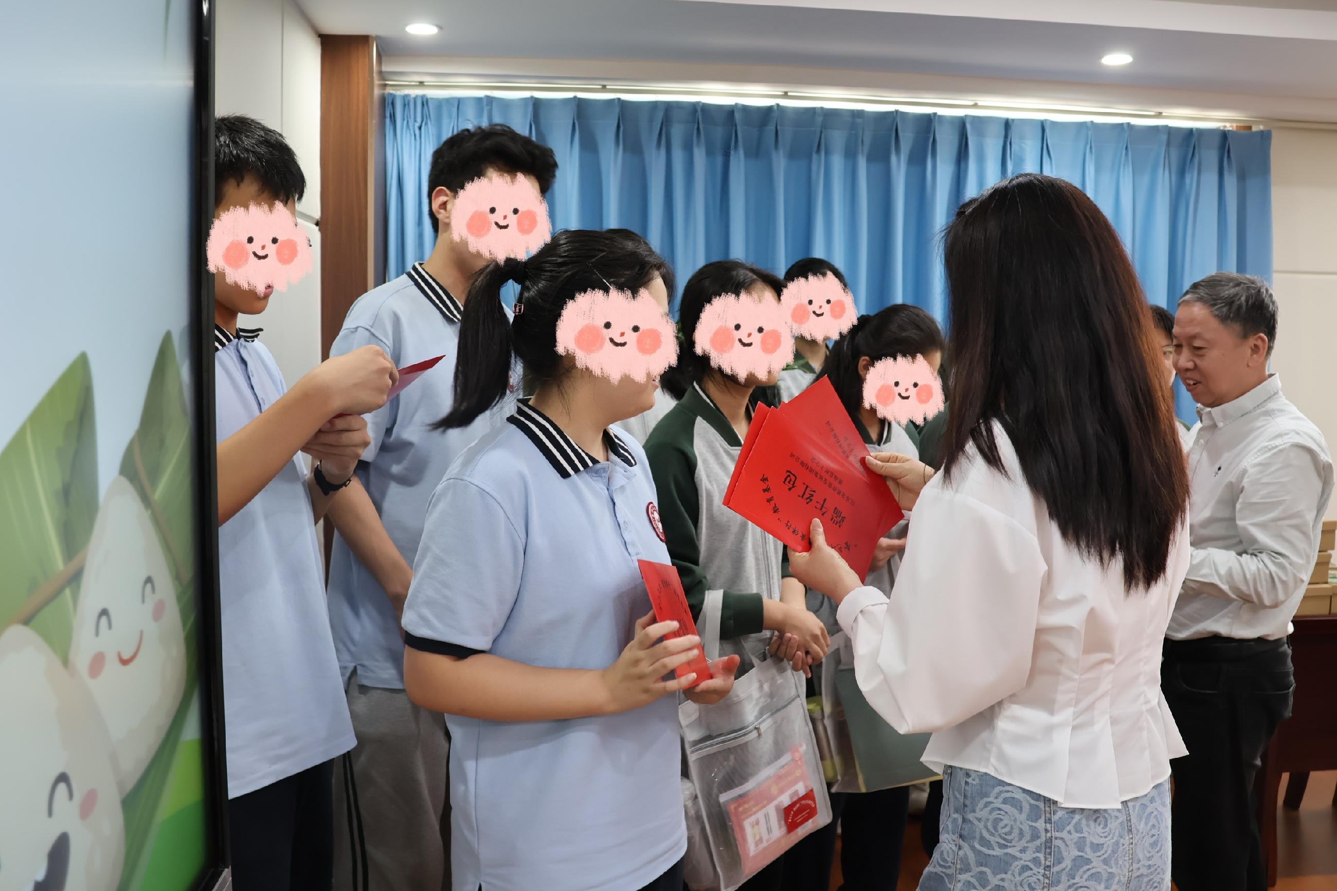 金灌发放端午红包.jpg