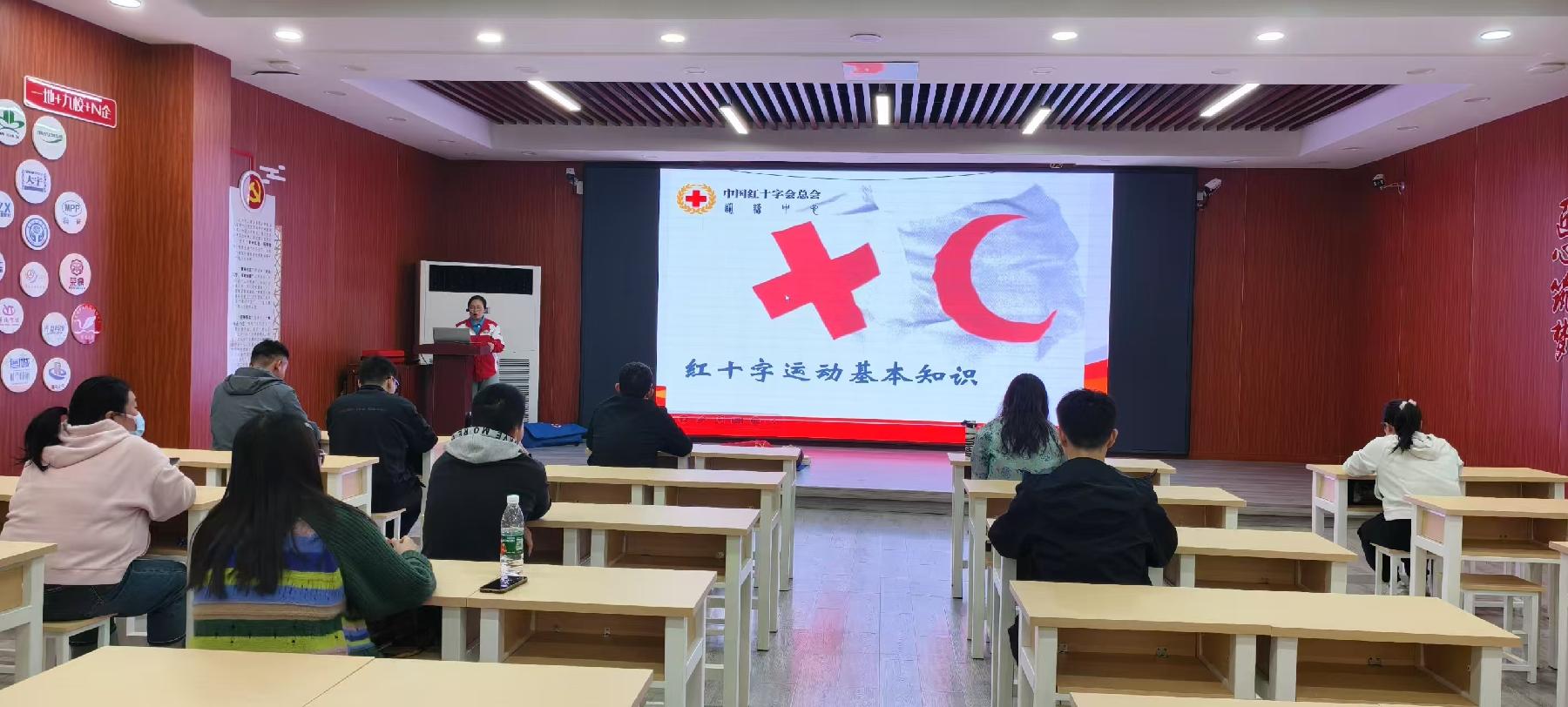 青年夜校救护培训10.jpg