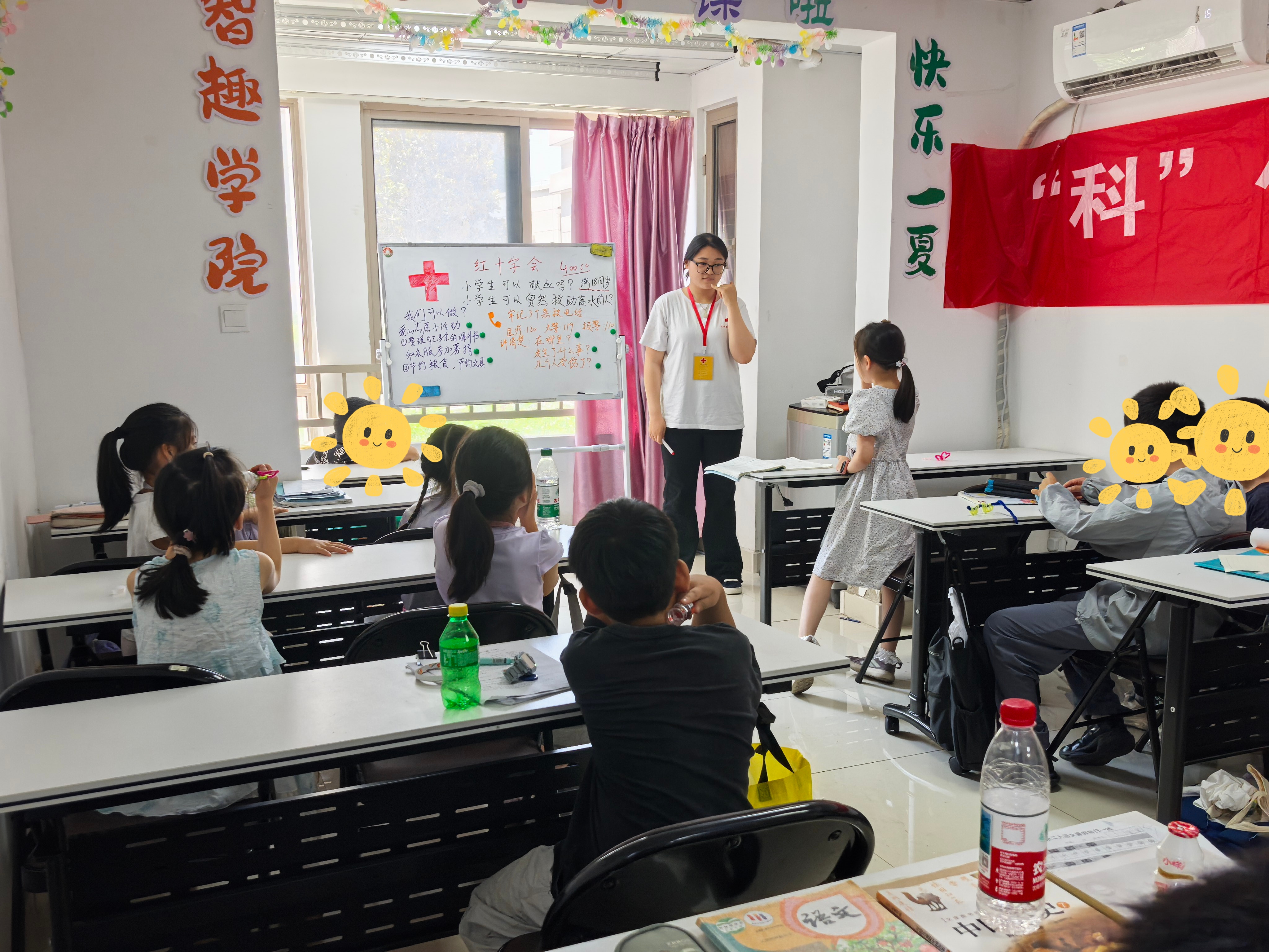 志愿者进模拟救助电话.jpg