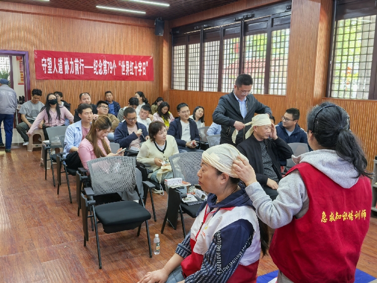 二郎神公园急救培训——三角巾包练习1_副本.jpg