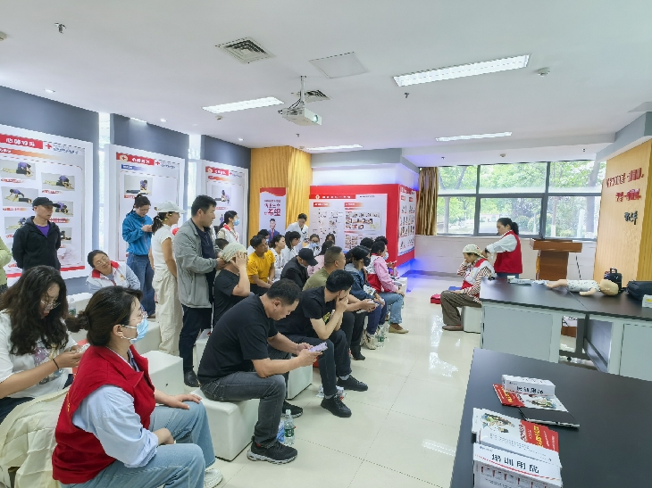 512基地培训头部包扎_副本.jpg